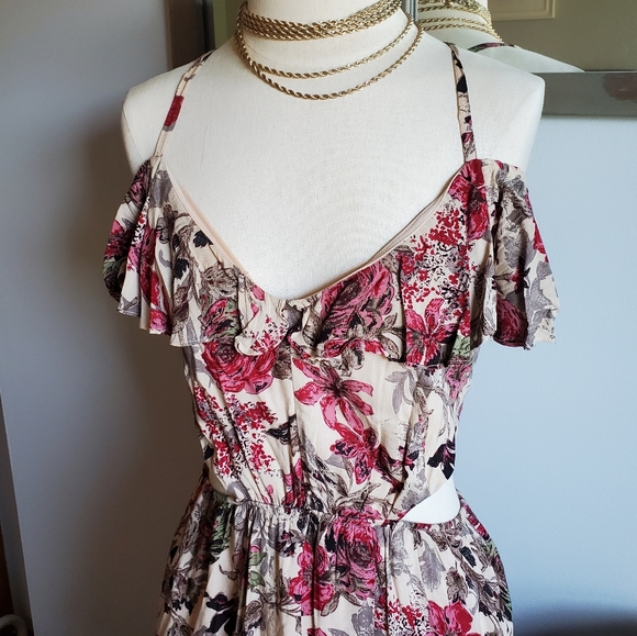 Promesa Cut Out Shoulder Dress - Picture 3 of 5